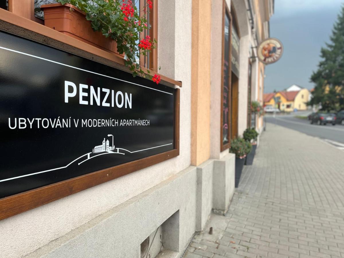Penzion a Restaurace ZÁMECKÁ VRÁTNICA Vizovice Exterior foto