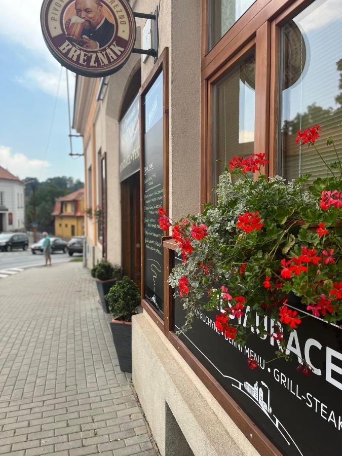 Penzion a Restaurace ZÁMECKÁ VRÁTNICA Vizovice Exterior foto